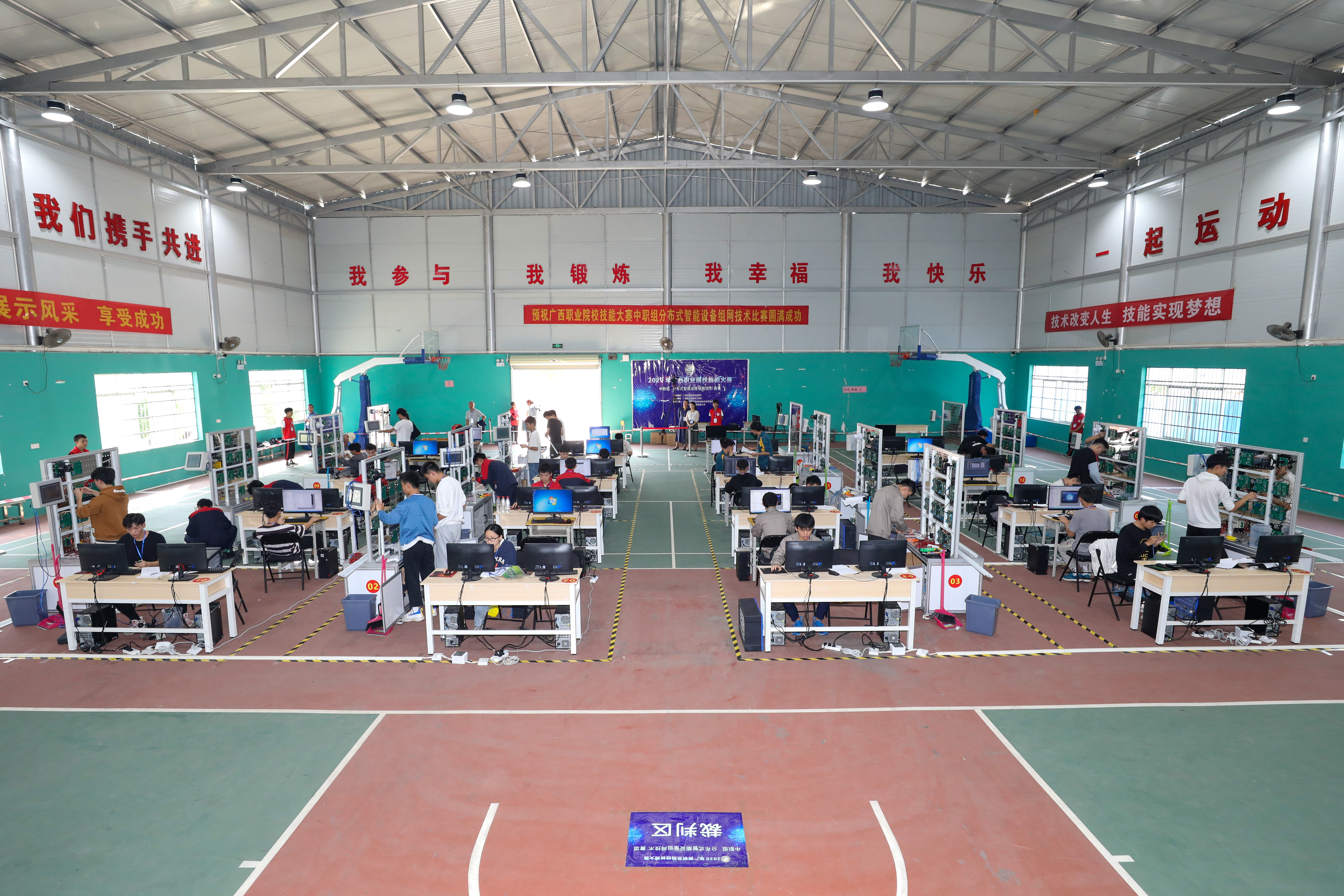 01.我校承办2021年广西职业院校技能大赛中职组“分布式智能设备组网技术”赛项.jpg