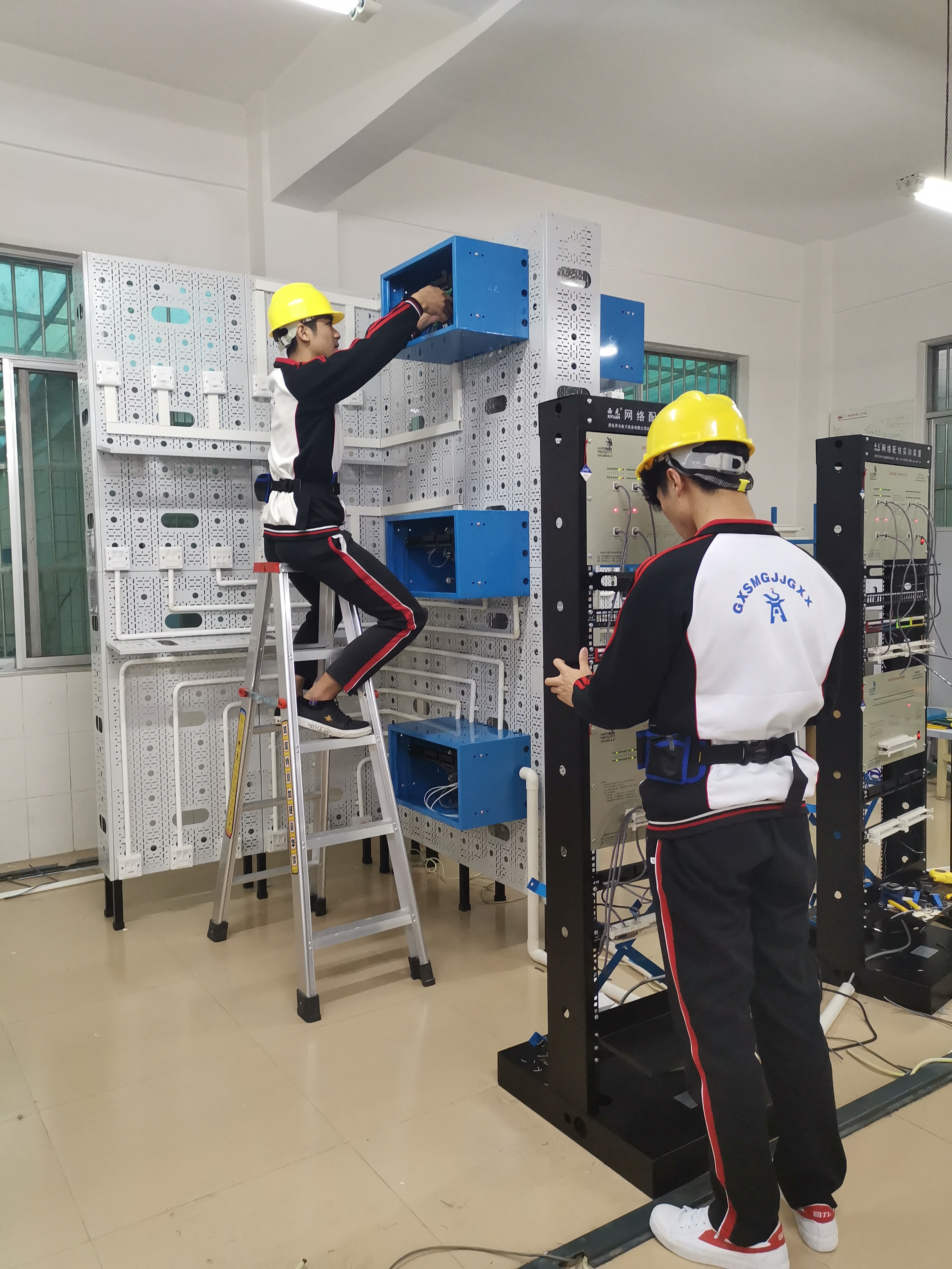 02.校内网络综合布线实训.jpg