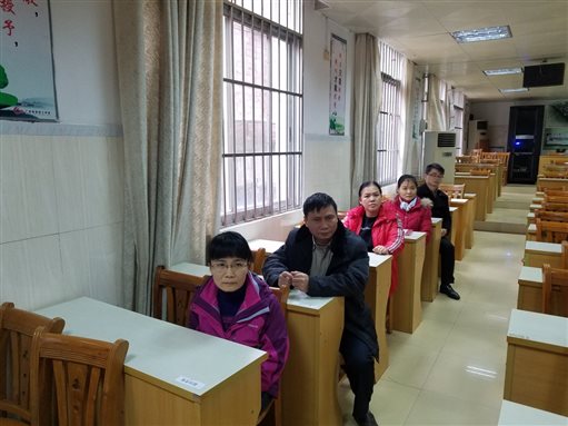 c:usersadministratordesktop广西商贸新闻稿第一届校园运动会体育器材、会计专业服务教育、课题研究71215_093834.jpg