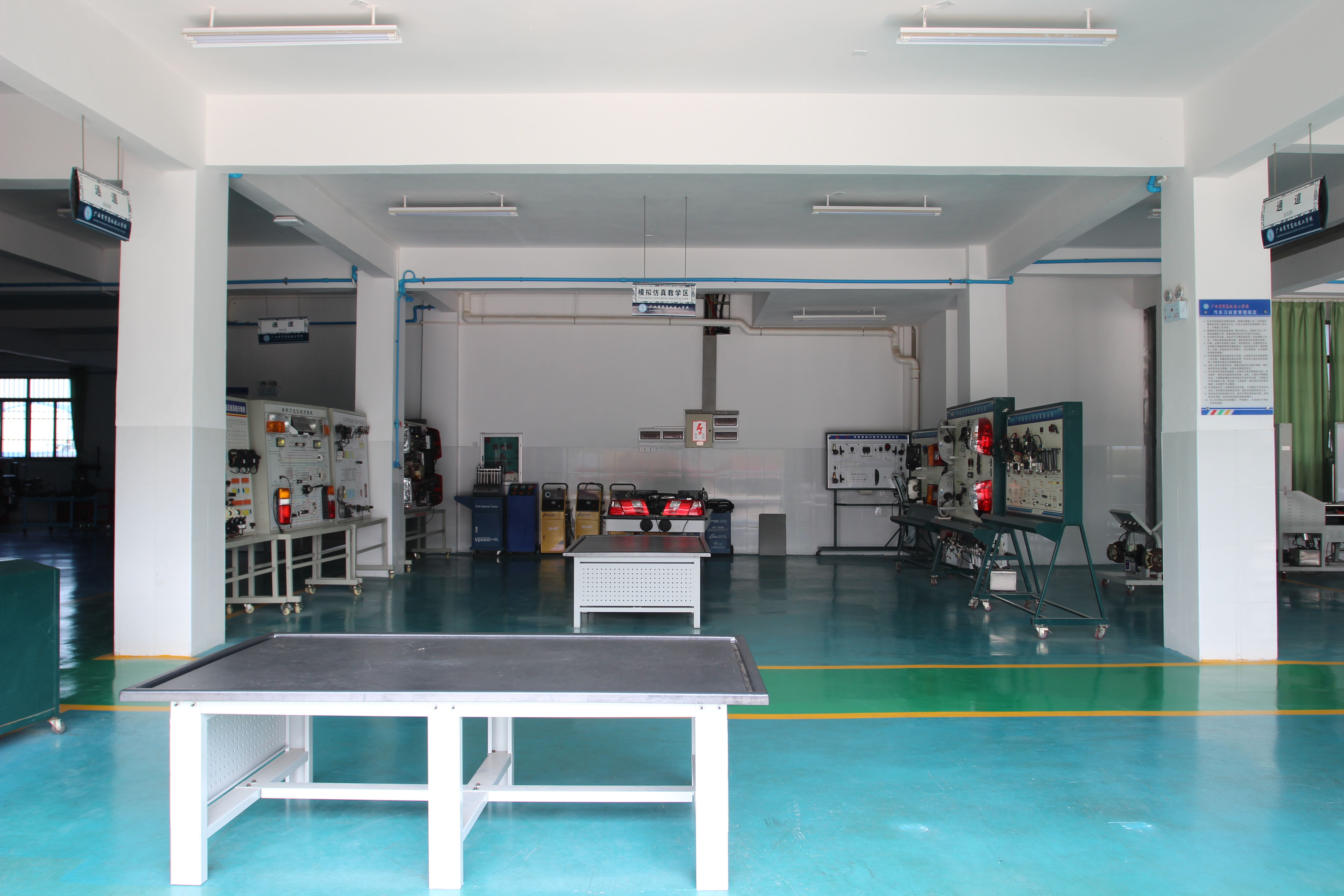 模拟仿真教学区.jpg 模拟仿真教学区.jpg