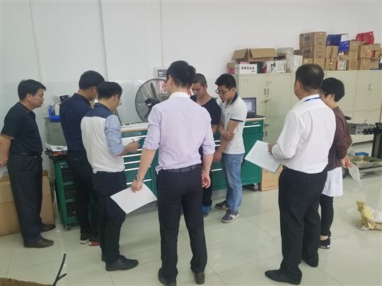 c:usersadministratordesktop广西商贸新闻稿汽车维修实训室验收80403_111529.jpg