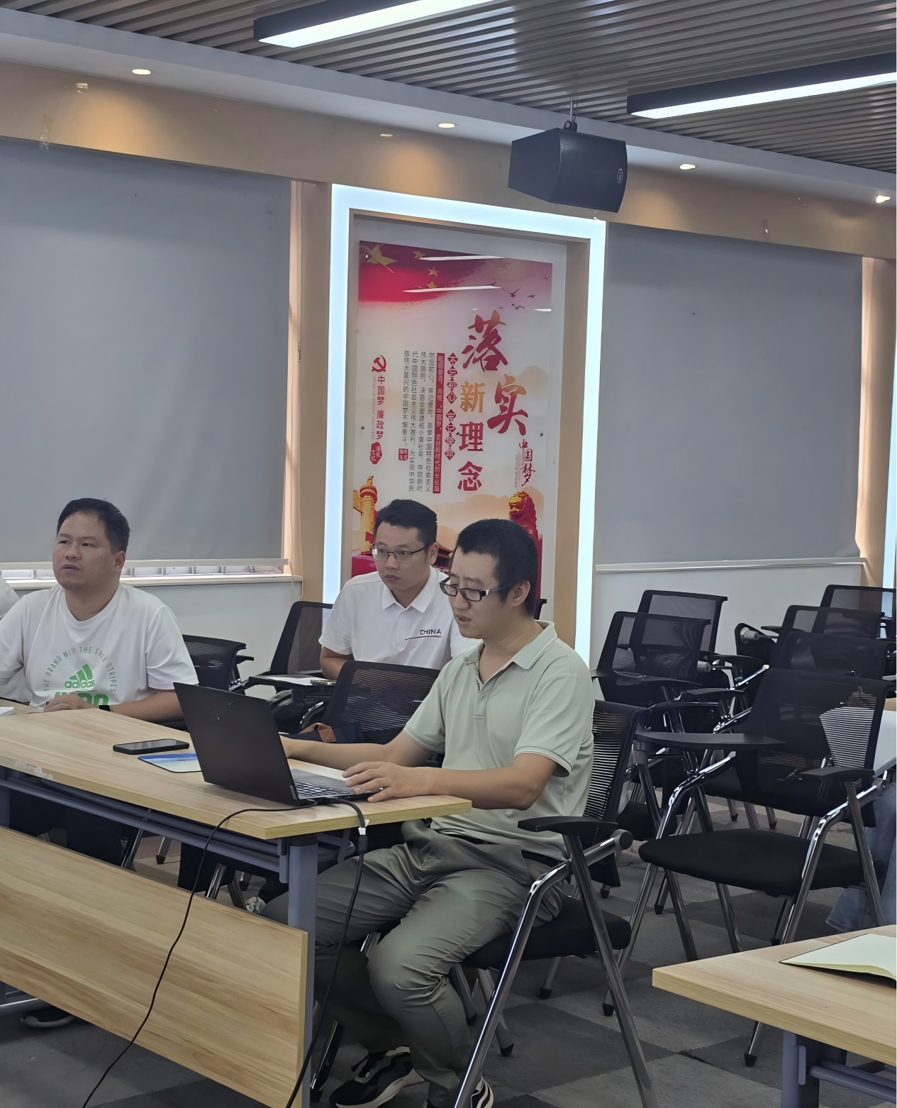 图片 1(1).png 图片 1(1).png