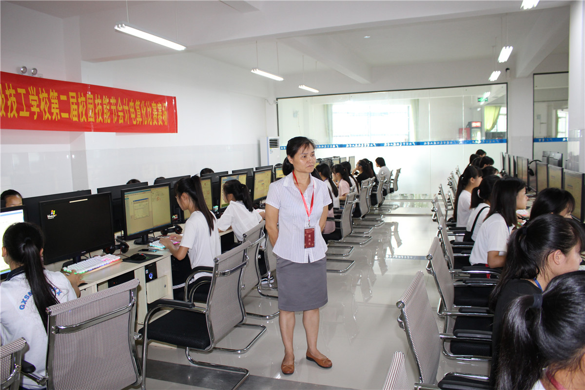 电算化比赛老师严格监考.jpg