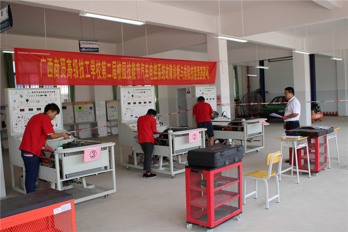 汽车系统排除比赛现场.jpg