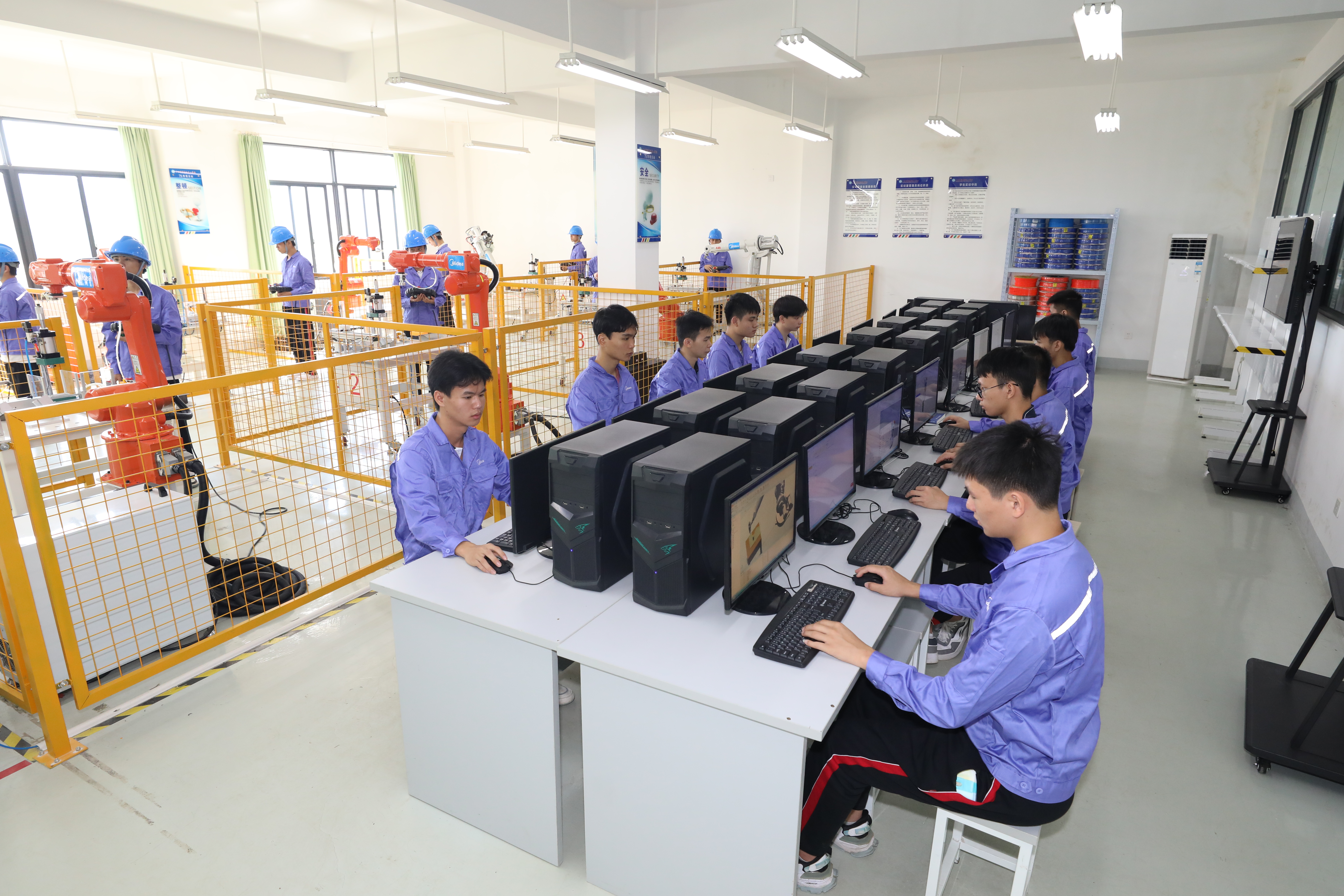 6工业机器人仿真操作实训室.jpg 6工业机器人仿真操作实训室.jpg